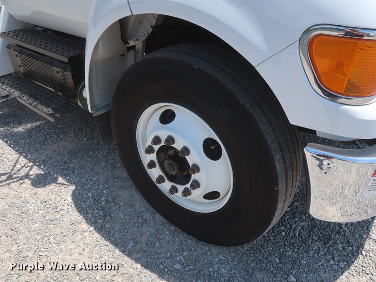 image for item GS9973 2011 Ford F650 Super Duty XL  bucket truck