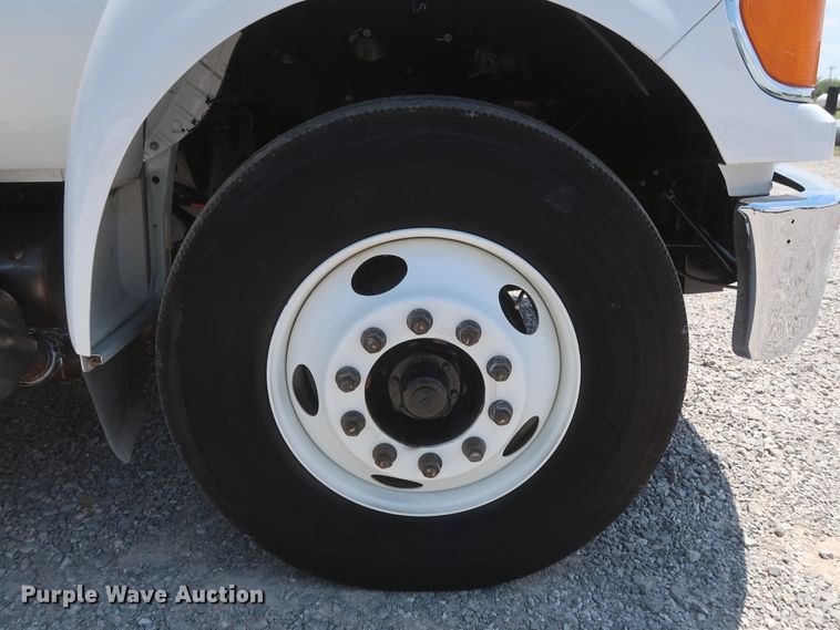 image for item GS9973 2011 Ford F650 Super Duty XL  bucket truck