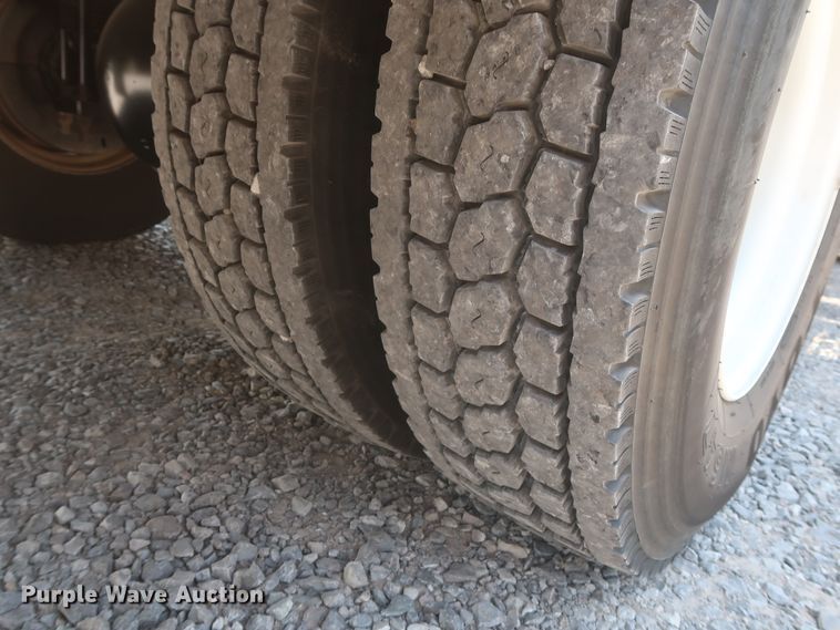 image for item GS9973 2011 Ford F650 Super Duty XL  bucket truck