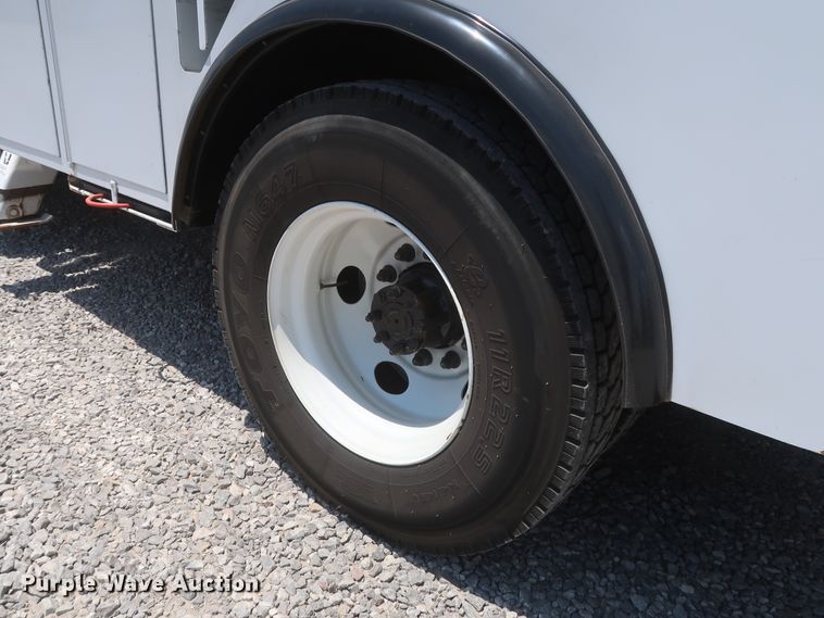 image for item GS9973 2011 Ford F650 Super Duty XL  bucket truck