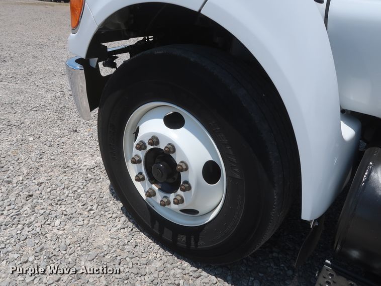 image for item GS9973 2011 Ford F650 Super Duty XL  bucket truck