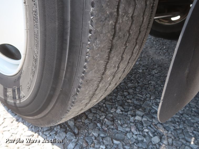 image for item GS9973 2011 Ford F650 Super Duty XL  bucket truck