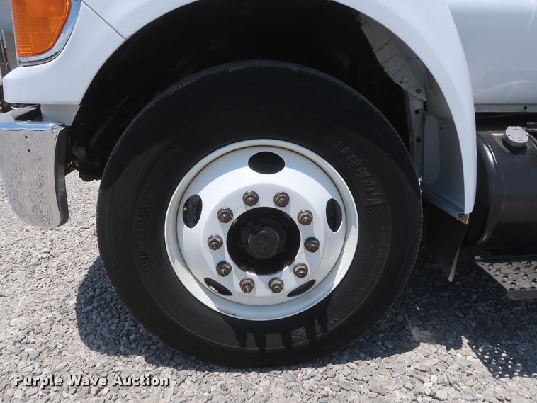 image for item GS9973 2011 Ford F650 Super Duty XL  bucket truck