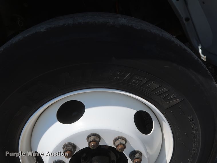 image for item GS9973 2011 Ford F650 Super Duty XL  bucket truck