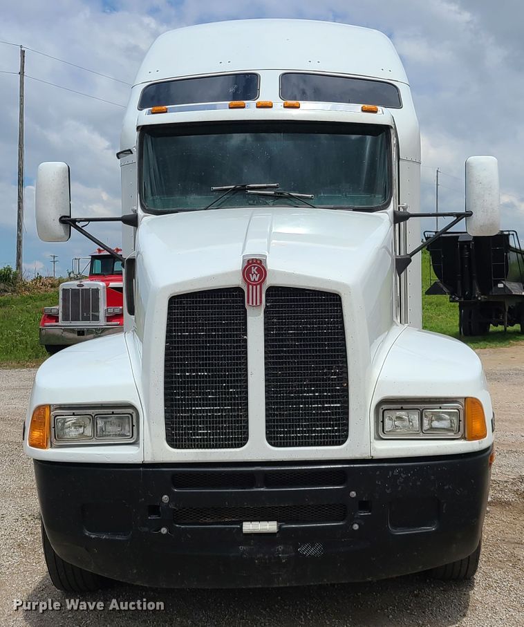 image for item GT9083 2004 Kenworth T600  semi truck