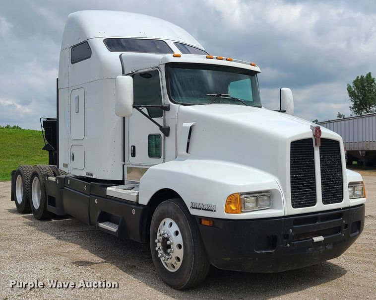 image for item GT9083 2004 Kenworth T600  semi truck