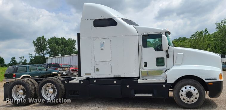 image for item GT9083 2004 Kenworth T600  semi truck