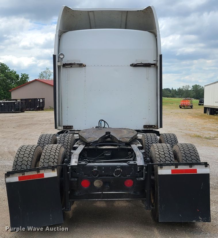 image for item GT9083 2004 Kenworth T600  semi truck