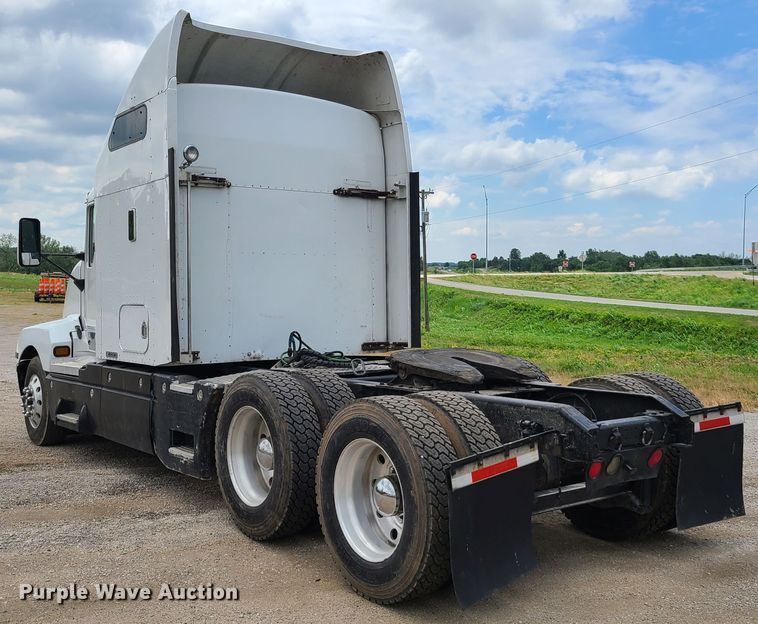image for item GT9083 2004 Kenworth T600  semi truck
