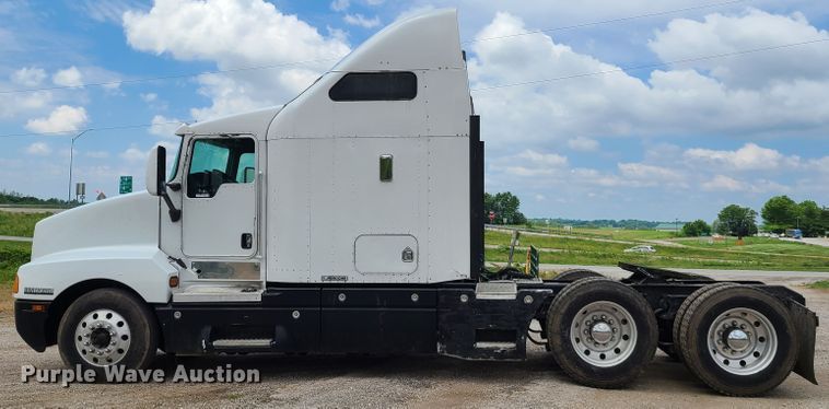 image for item GT9083 2004 Kenworth T600  semi truck