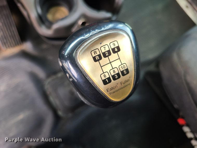 image for item GT9083 2004 Kenworth T600  semi truck