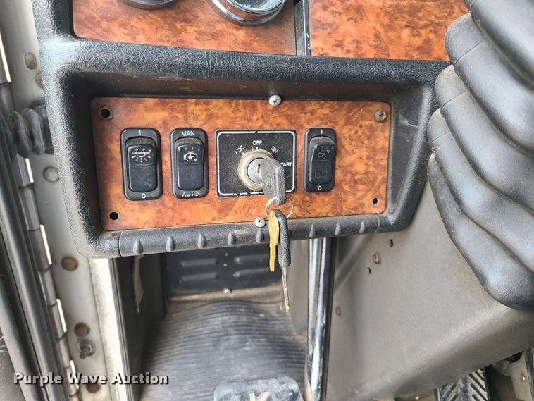 image for item GT9083 2004 Kenworth T600  semi truck