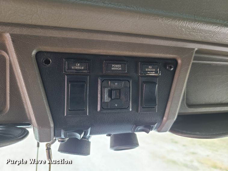 image for item GT9083 2004 Kenworth T600  semi truck