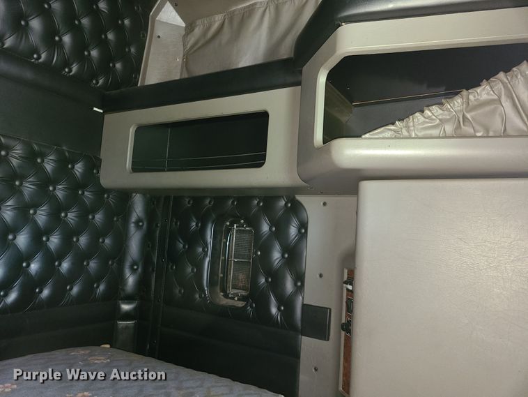 image for item GT9083 2004 Kenworth T600  semi truck