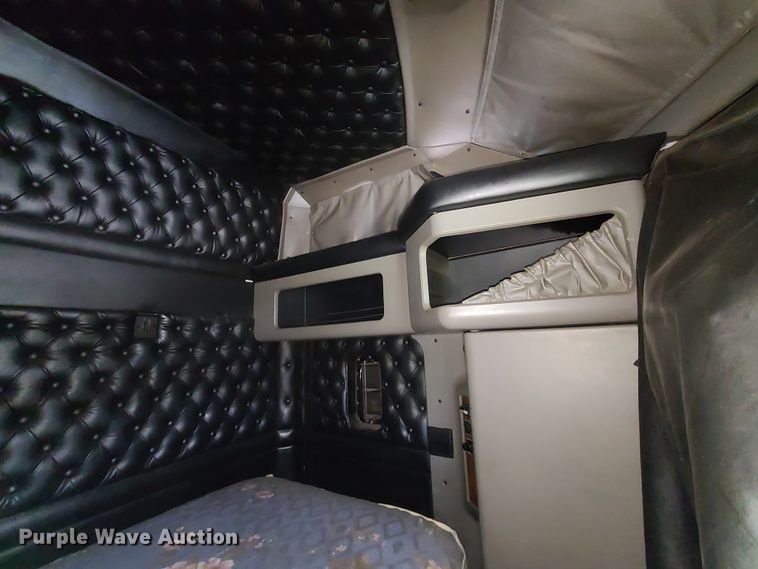 image for item GT9083 2004 Kenworth T600  semi truck