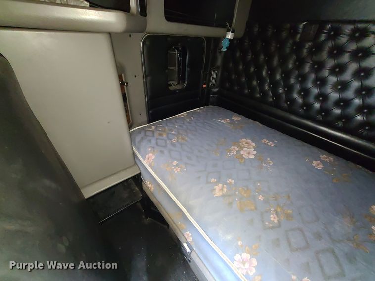 image for item GT9083 2004 Kenworth T600  semi truck