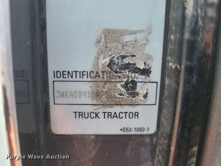 image for item GT9083 2004 Kenworth T600  semi truck