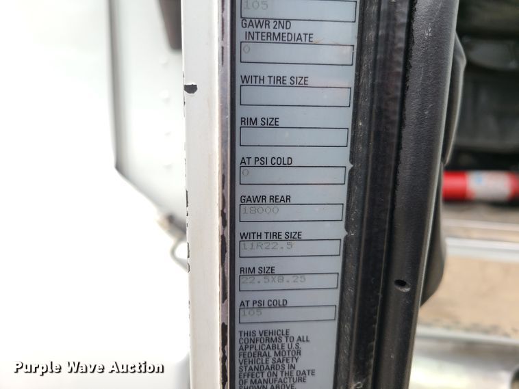 image for item GT9083 2004 Kenworth T600  semi truck