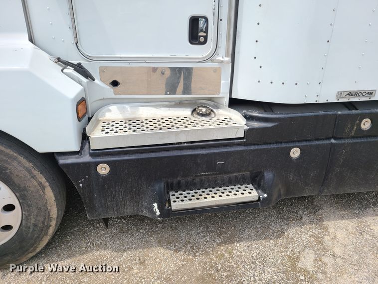 image for item GT9083 2004 Kenworth T600  semi truck