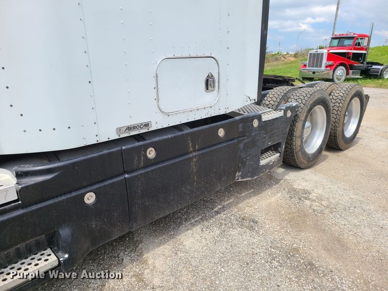 image for item GT9083 2004 Kenworth T600  semi truck