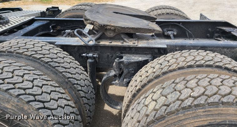 image for item GT9083 2004 Kenworth T600  semi truck