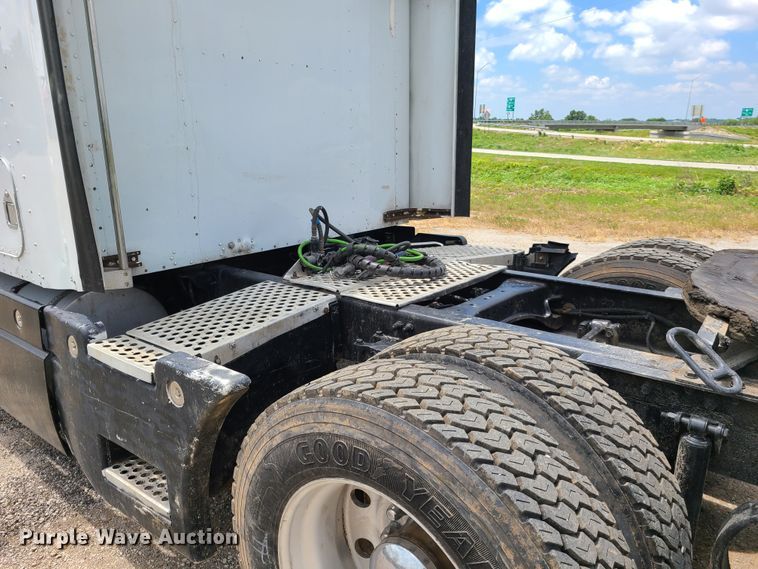 image for item GT9083 2004 Kenworth T600  semi truck