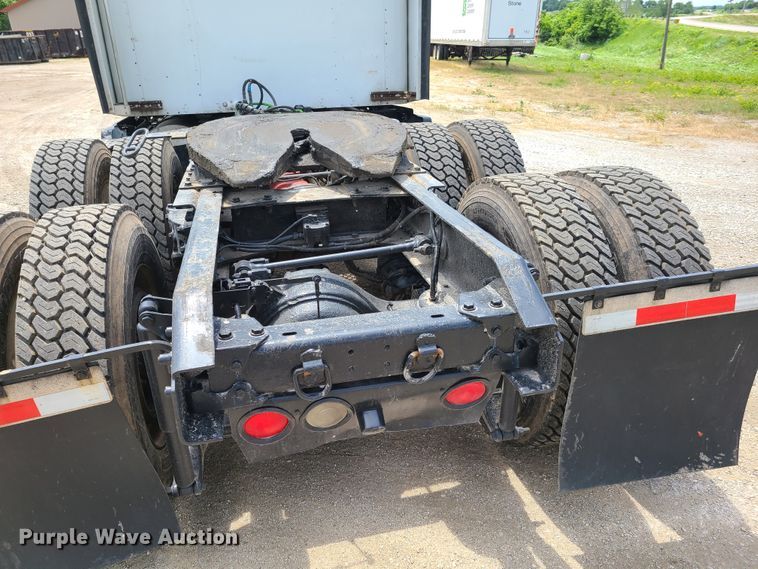 image for item GT9083 2004 Kenworth T600  semi truck