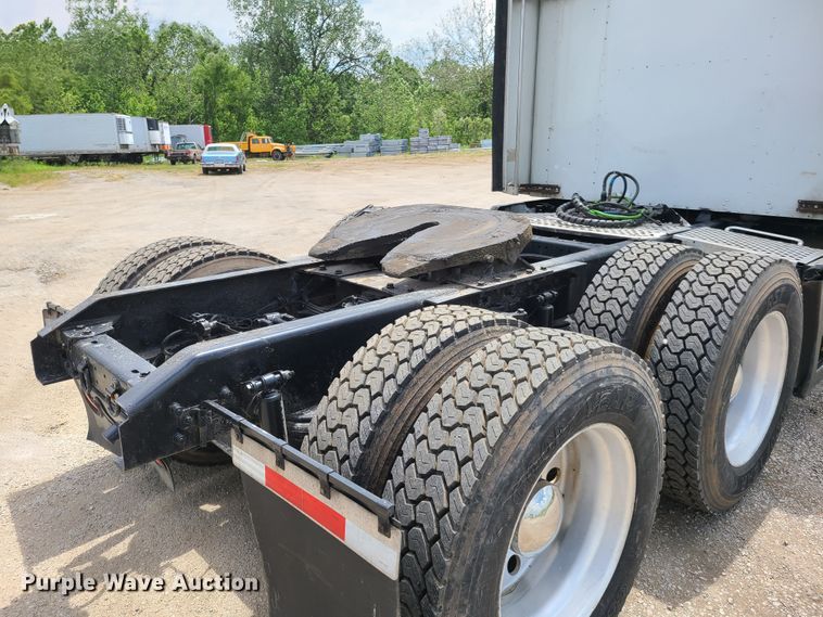 image for item GT9083 2004 Kenworth T600  semi truck