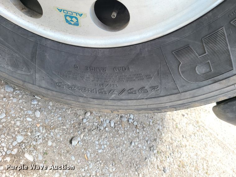 image for item GT9083 2004 Kenworth T600  semi truck