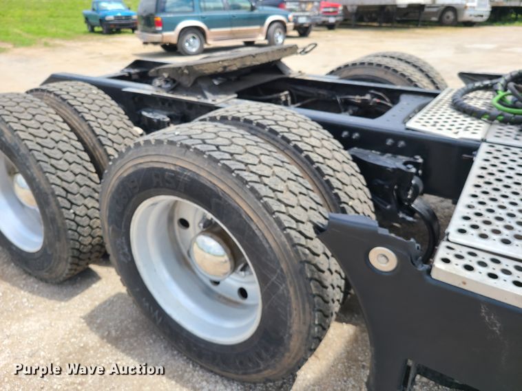 image for item GT9083 2004 Kenworth T600  semi truck