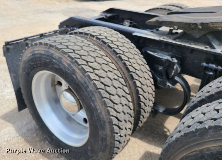 image for item GT9083 2004 Kenworth T600  semi truck