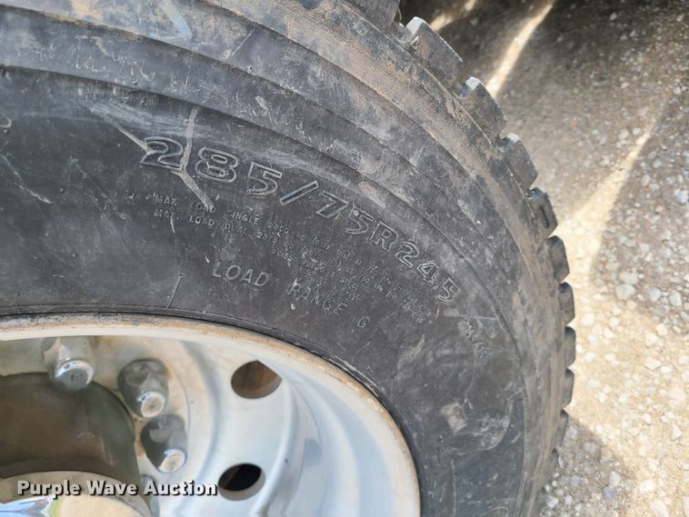 image for item GT9083 2004 Kenworth T600  semi truck