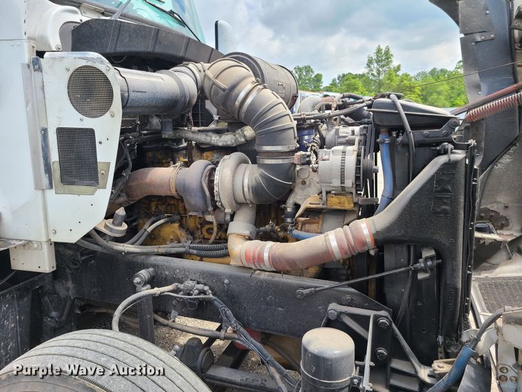 image for item GT9083 2004 Kenworth T600  semi truck