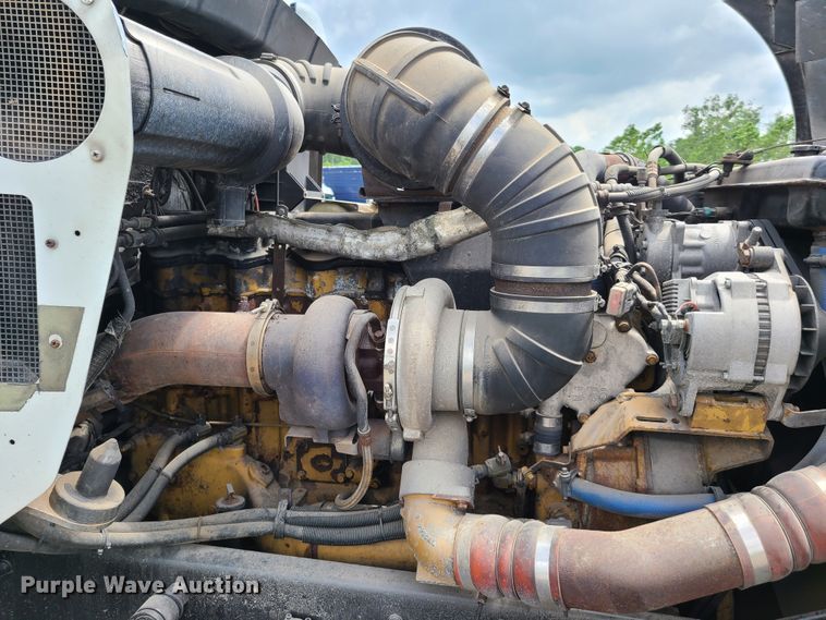 image for item GT9083 2004 Kenworth T600  semi truck