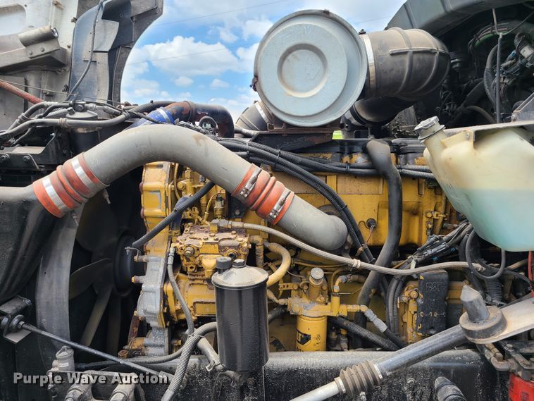 image for item GT9083 2004 Kenworth T600  semi truck