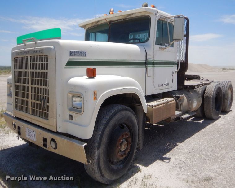 image for item GT9236 1984 International Transfer 4300  semi truck