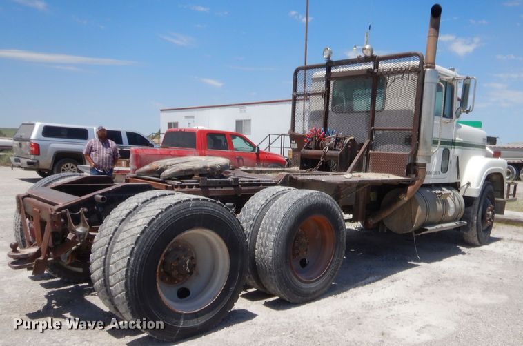 image for item GT9236 1984 International Transfer 4300  semi truck