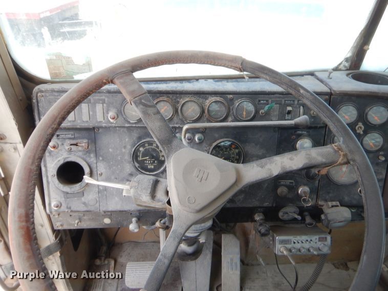 image for item GT9236 1984 International Transfer 4300  semi truck