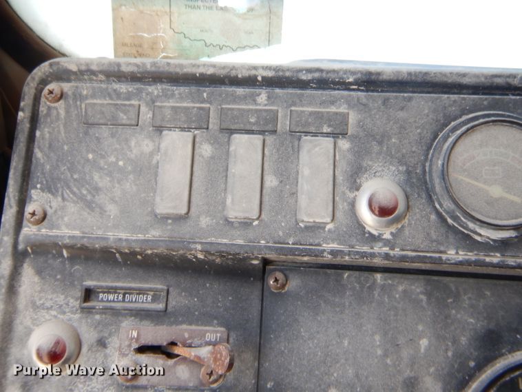 image for item GT9236 1984 International Transfer 4300  semi truck