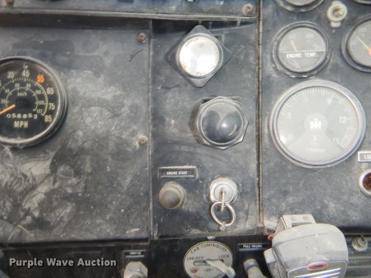 image for item GT9236 1984 International Transfer 4300  semi truck