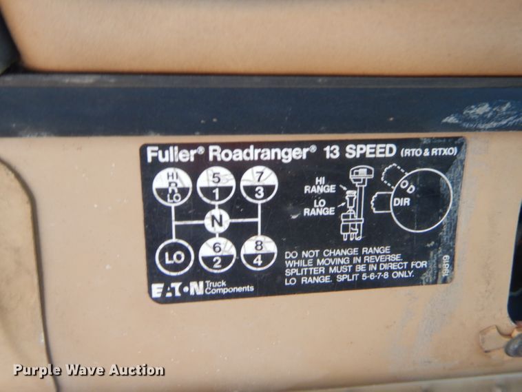 image for item GT9236 1984 International Transfer 4300  semi truck