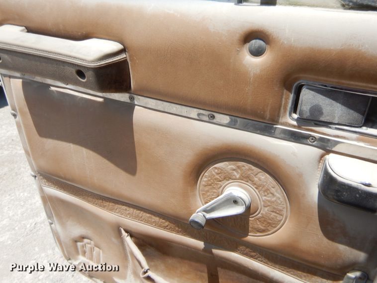 image for item GT9236 1984 International Transfer 4300  semi truck