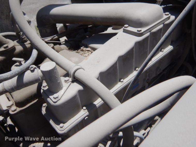 image for item GT9236 1984 International Transfer 4300  semi truck