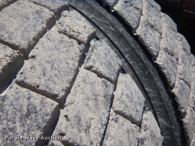 image for item GT9236 1984 International Transfer 4300  semi truck