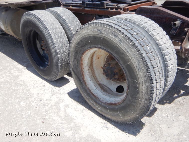 image for item GT9236 1984 International Transfer 4300  semi truck