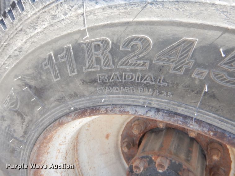 image for item GT9236 1984 International Transfer 4300  semi truck