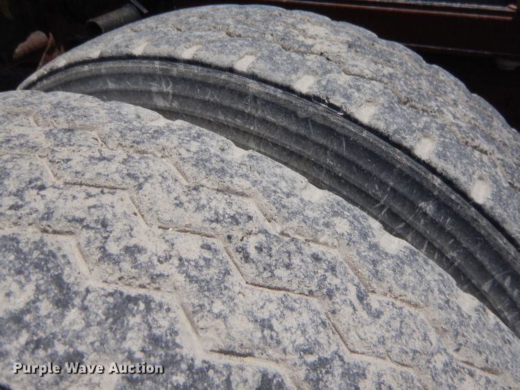 image for item GT9236 1984 International Transfer 4300  semi truck