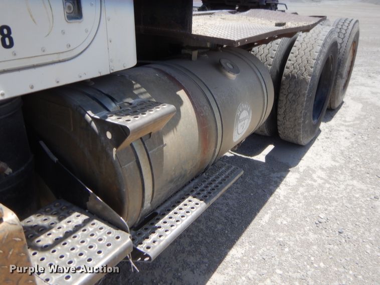 image for item GT9236 1984 International Transfer 4300  semi truck