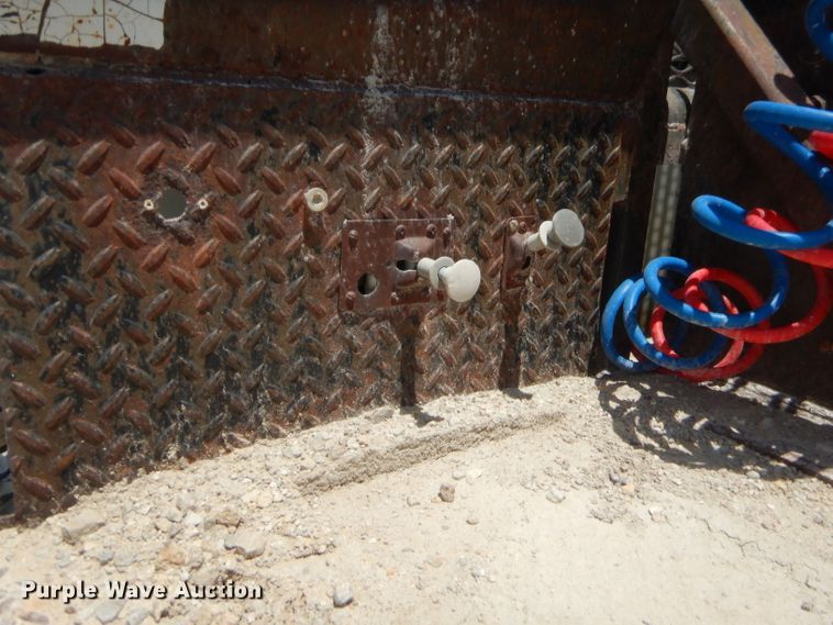 image for item GT9236 1984 International Transfer 4300  semi truck