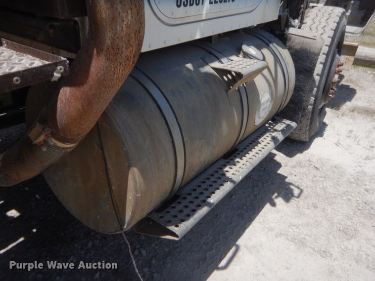 image for item GT9236 1984 International Transfer 4300  semi truck